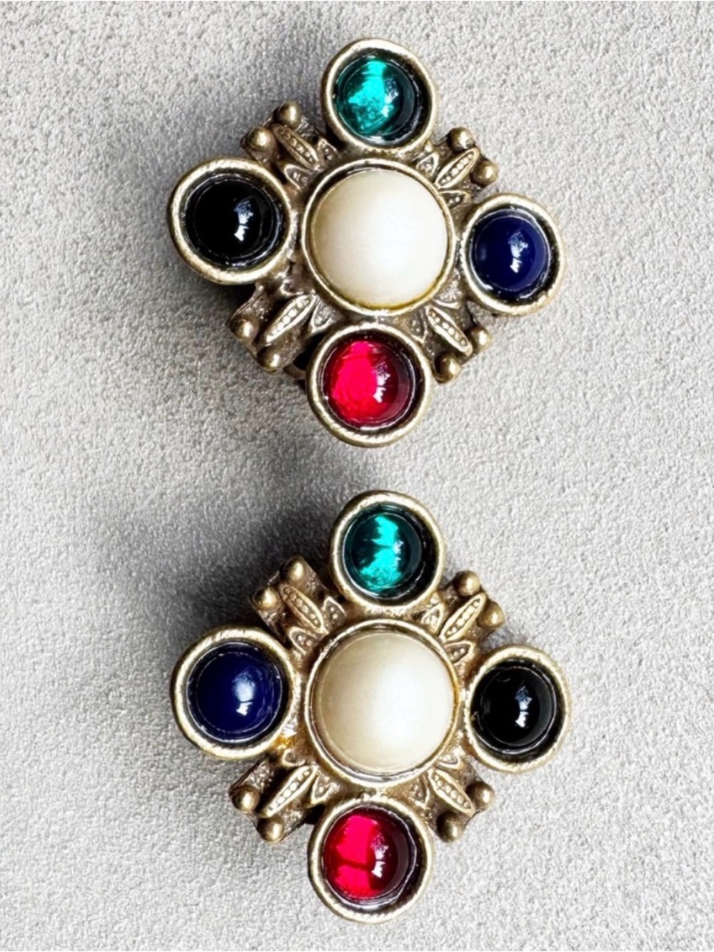 Vintage Multicolor Gripoix Clip-on Earrings - Picture 7 of 7